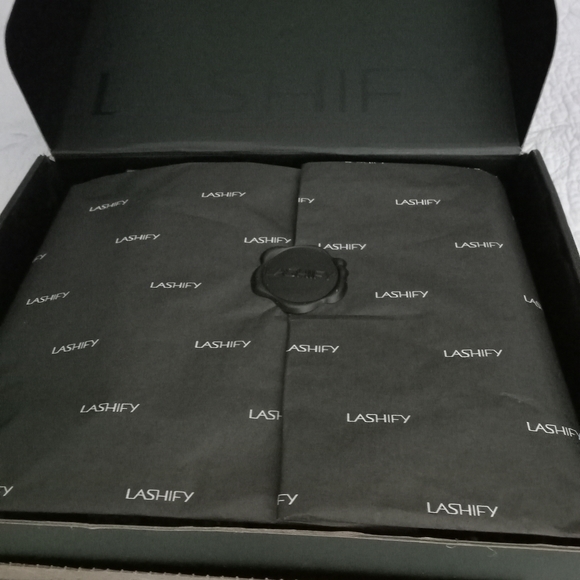 LASHIFY Other - Brand New Lashify Control Kit w/ Gossamer Lashes